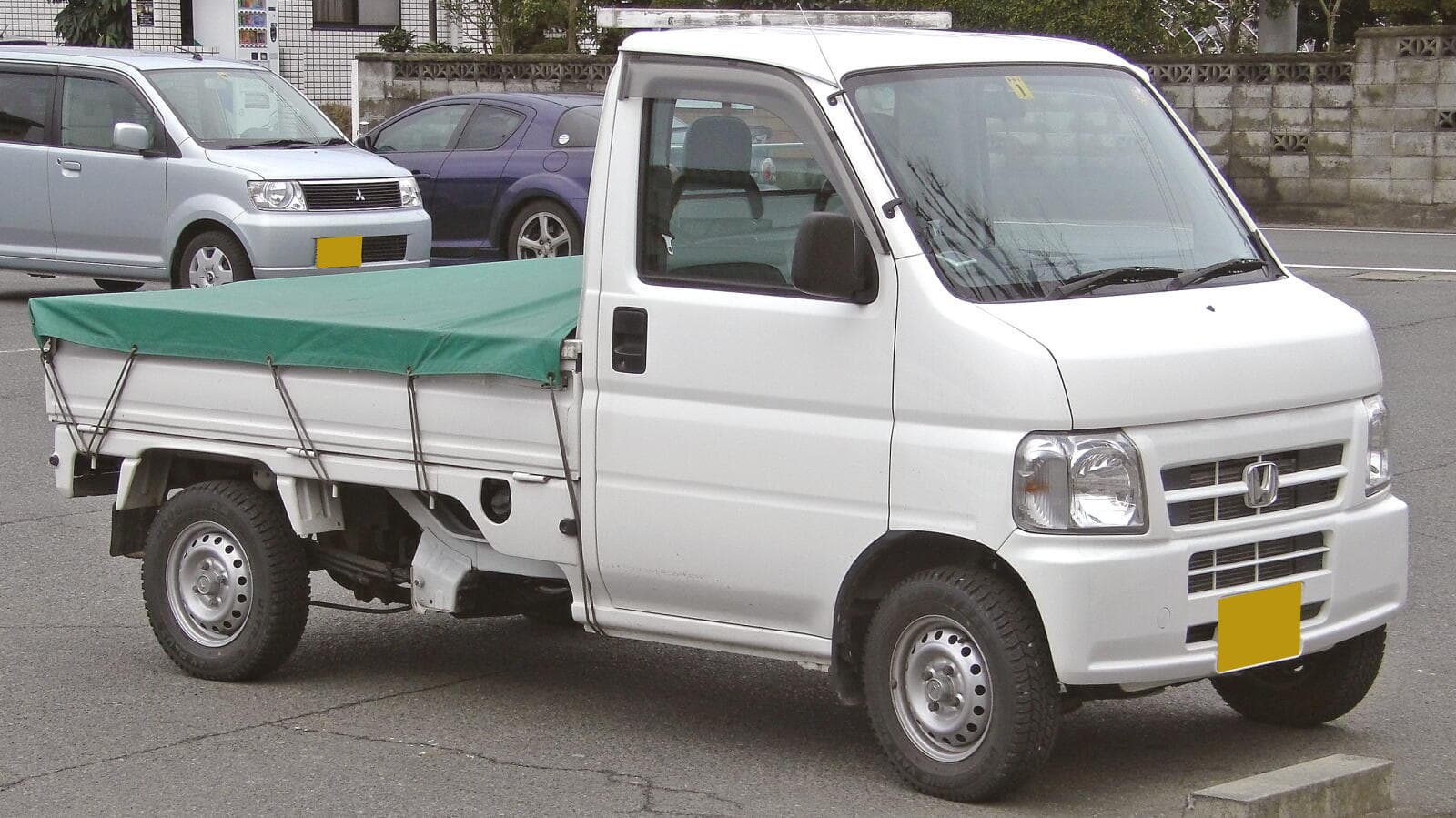 A real Simply Floatin Honda Acty Kei truck